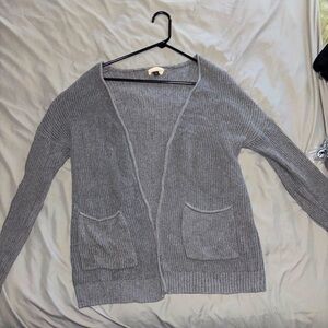 Universal Thread 
Size: Medium 
🩶Gray cardigan